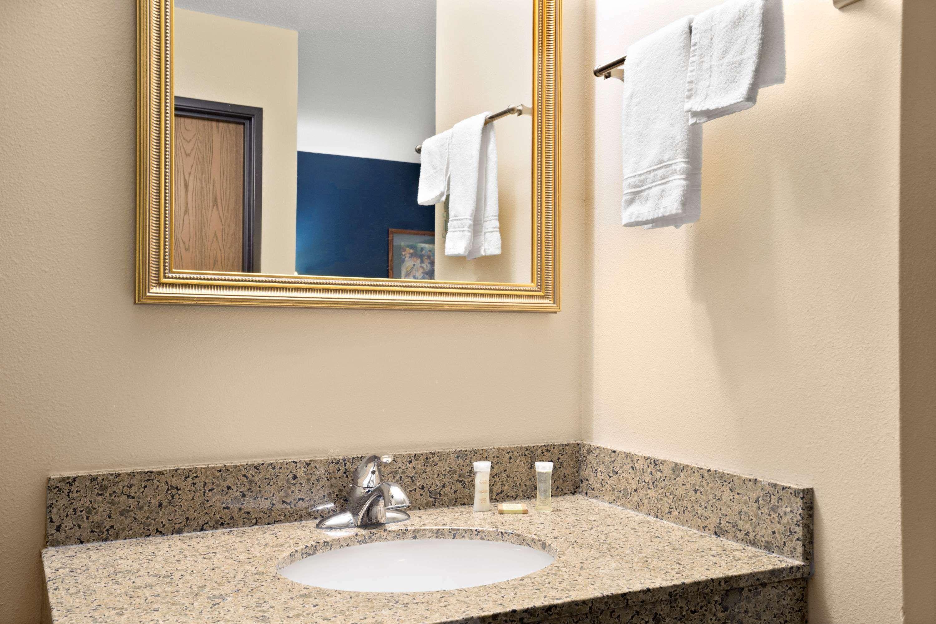 Super 8 By Wyndham Hudson Hotel Bagian luar foto