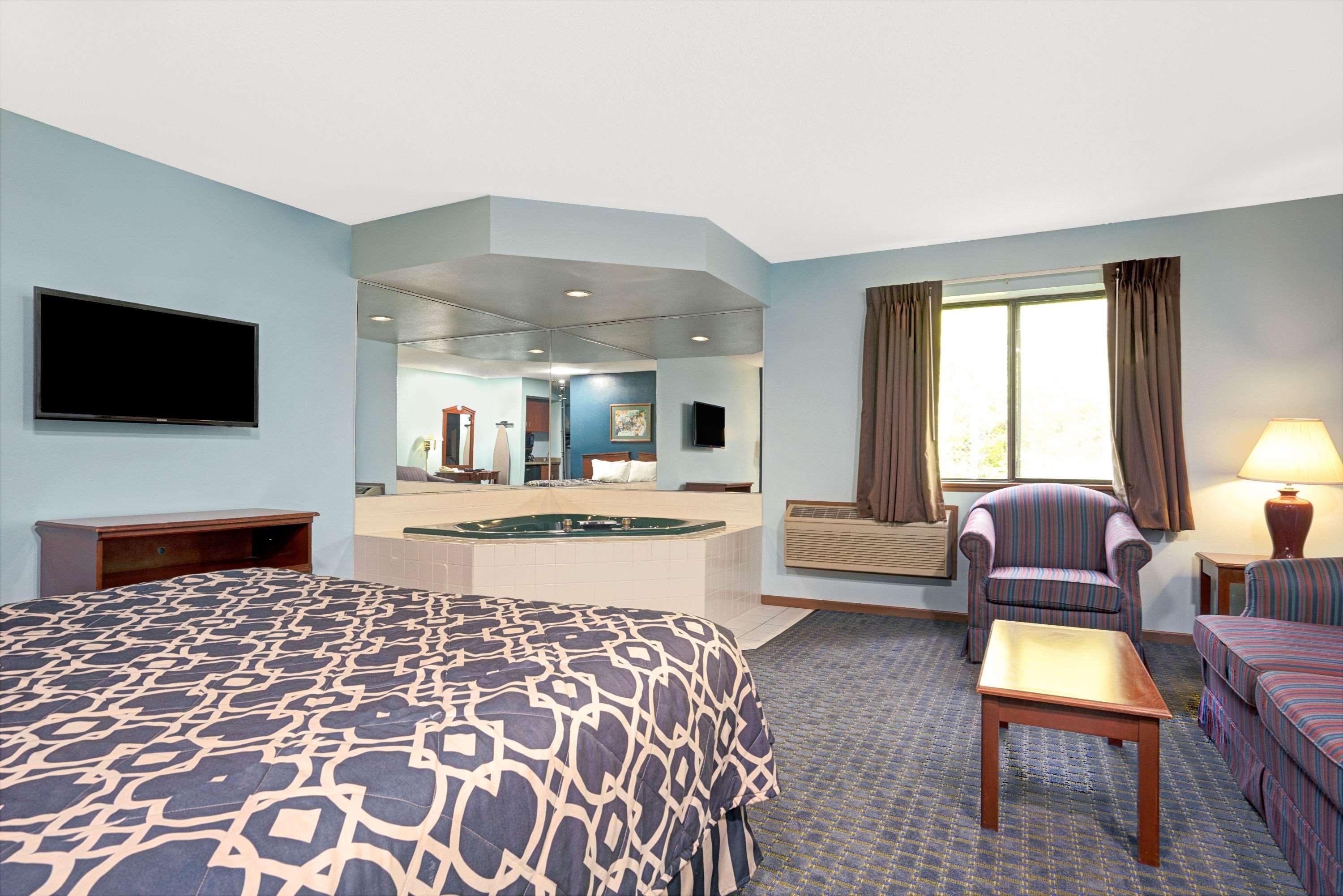 Super 8 By Wyndham Hudson Hotel Bagian luar foto