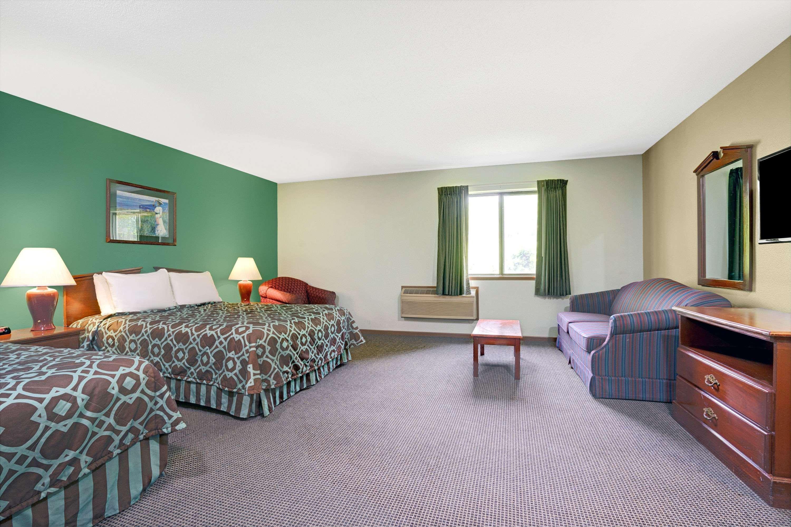 Super 8 By Wyndham Hudson Hotel Bagian luar foto