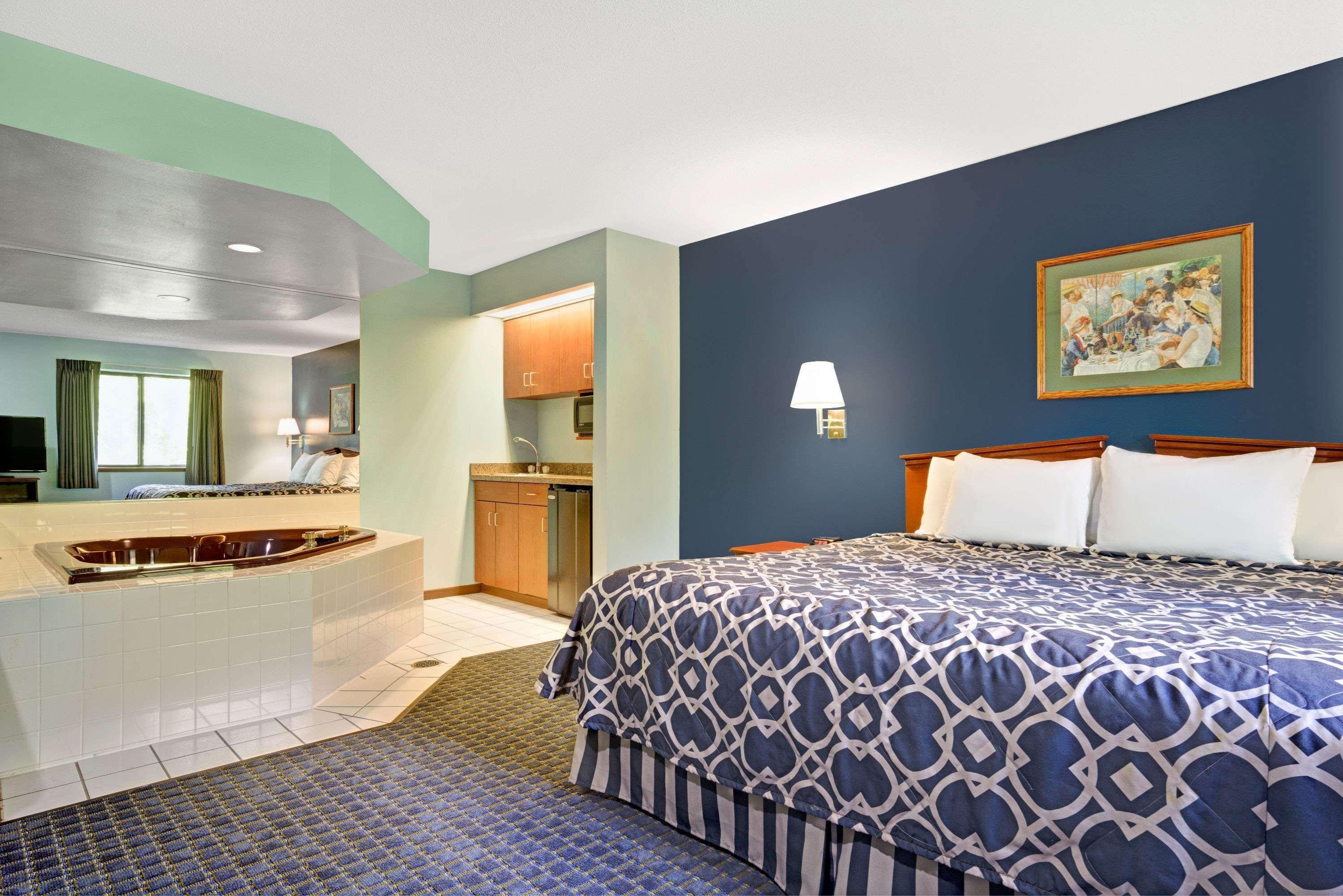 Super 8 By Wyndham Hudson Hotel Bagian luar foto