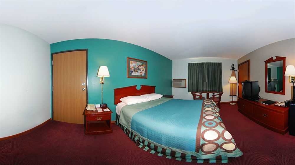 Super 8 By Wyndham Hudson Hotel Bagian luar foto