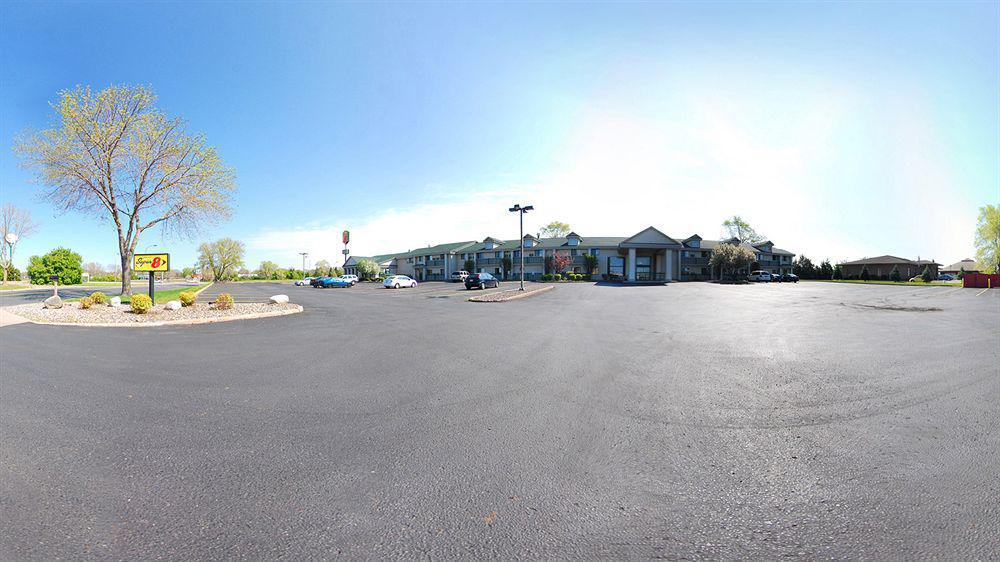Super 8 By Wyndham Hudson Hotel Bagian luar foto